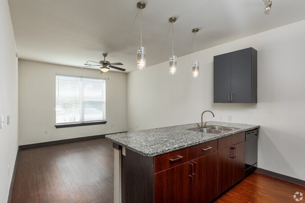 Room with ceiling fan and light at SEVEN TWELVE LOFTS Apartments, Denton, TX, 76201